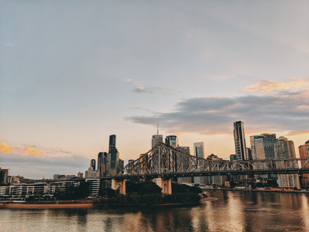 Photo of story bridge and brisbane river