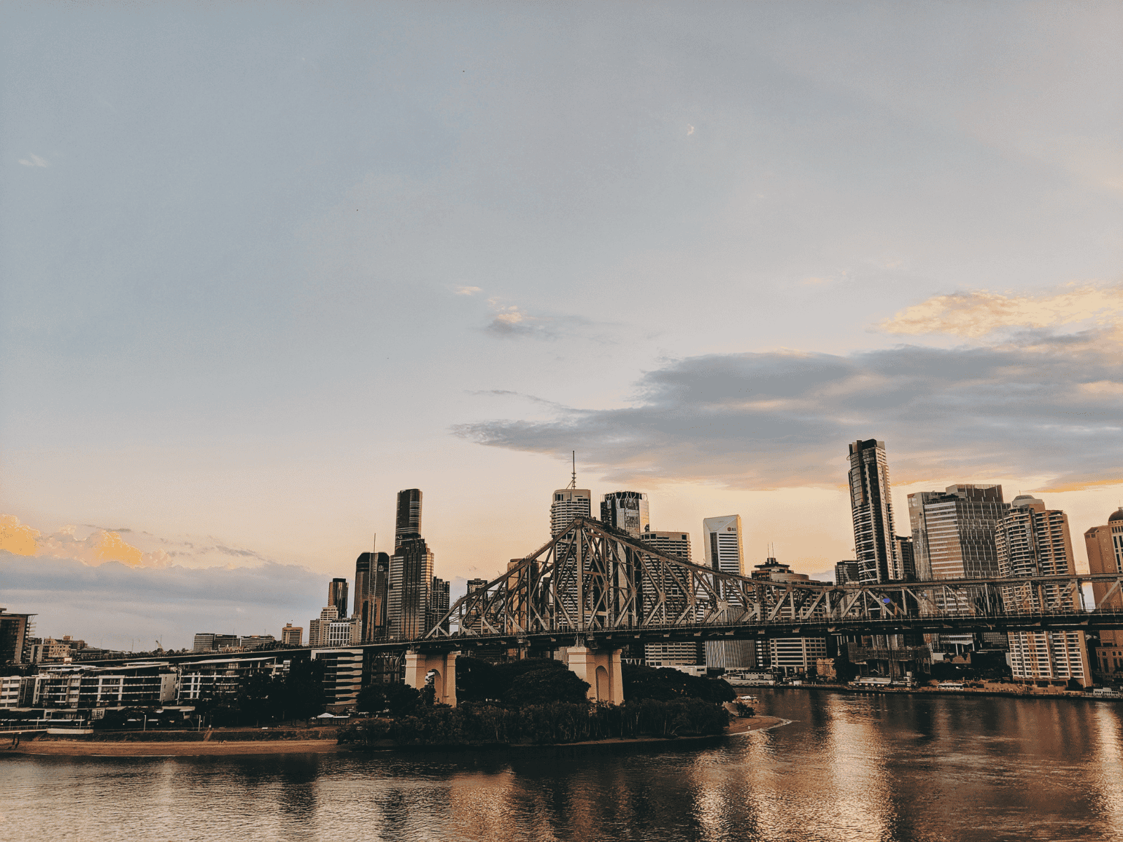 Photo of story bridge and brisbane river
